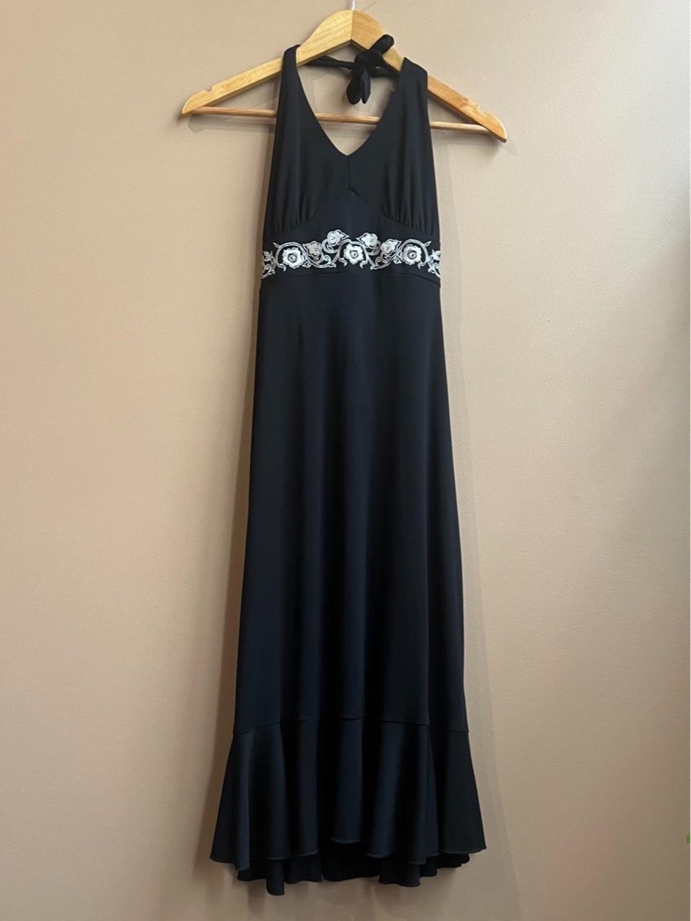 Vintage Y2K 90’s/00’s made in USA “Studio Y” embroidered B & W dress. Size M.
